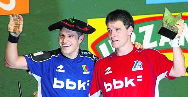 Manomanista 2007. Olaizola II 22 - Barriola 17: «Una de mis cinco finales manomanistas en Donostia fue contra Abel Barriola, otro de mis grandes rivales. Siempre me he encontrado cómodo en el Atano III». 