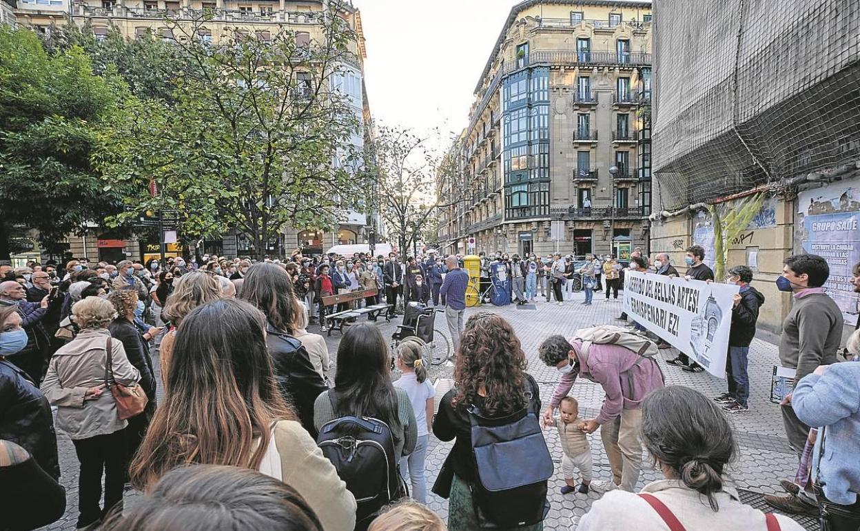 Cientos de ciudadanos se sumaron ayer a la manifestación convocada Áncora. 