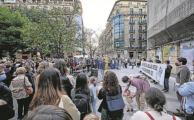 Protesta contra la reforma del edificio Bellas Artes de Donostia
