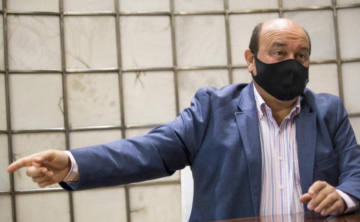 Andoni Ortuzar, en una fotografía reciente en su despacho de Sabin Etxea.