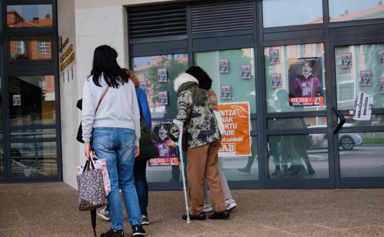 Nuevo horario para reducir el tiempo sin comer de mayores en residencias de Gipuzkoa