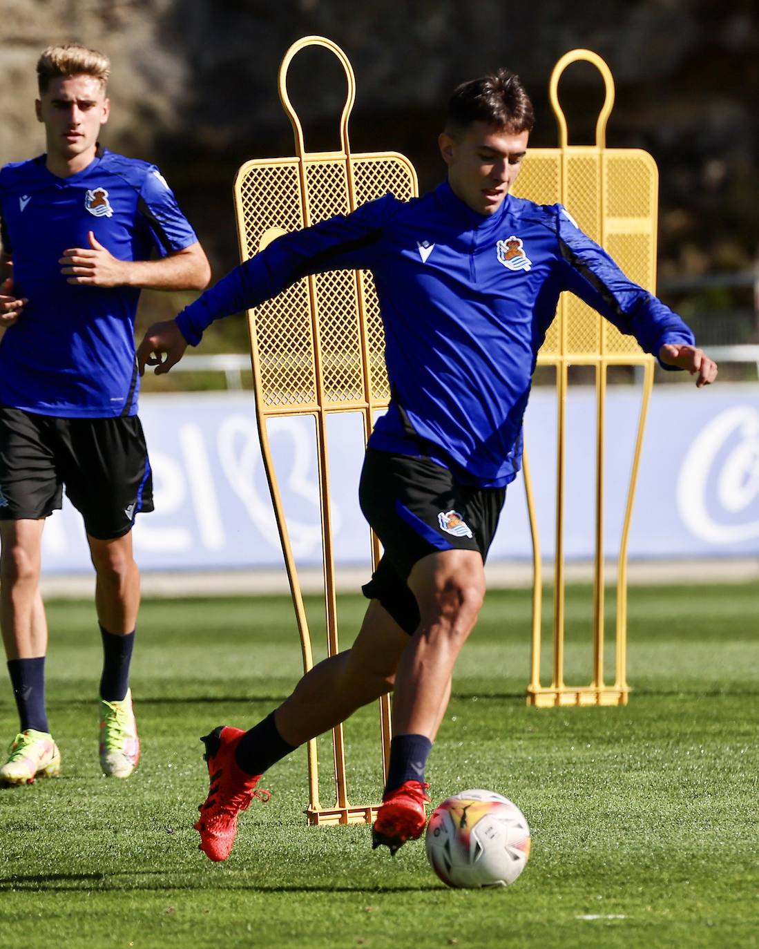 Navarro y por delante Zubimendi.