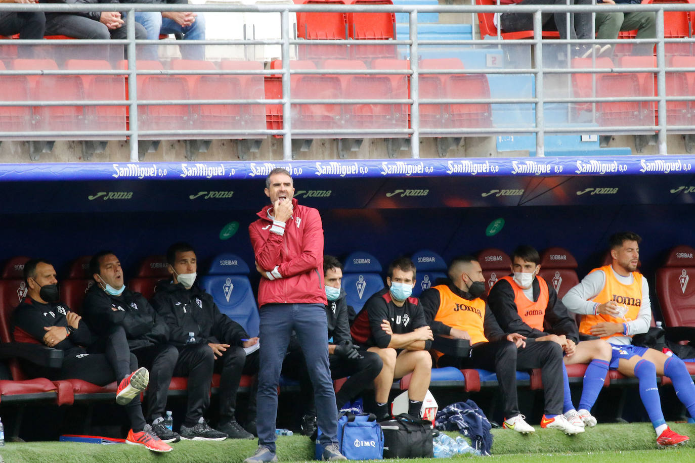 El técnico del Eibar, Gaizka Garitano, durante el partido ante el Ibiza