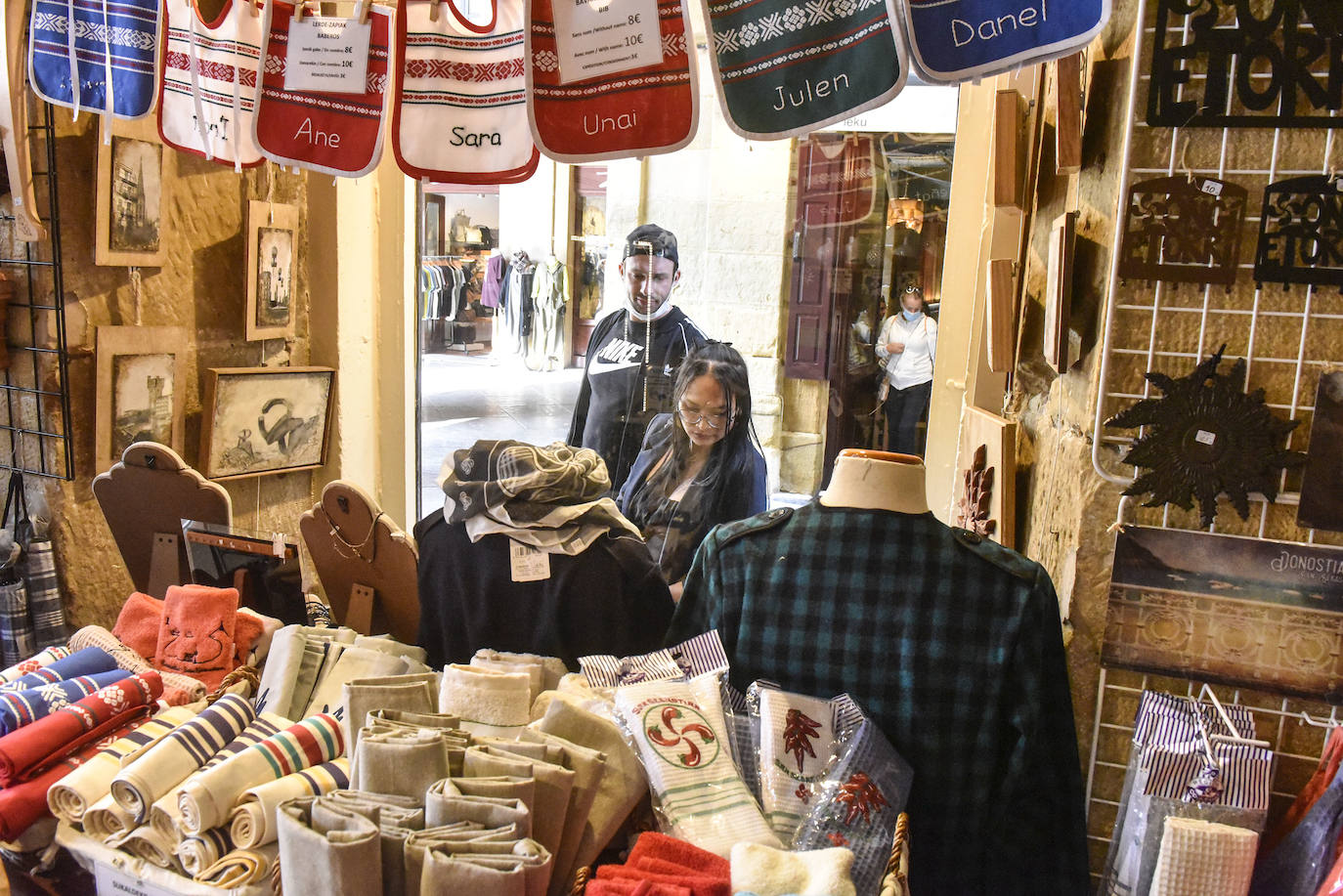 Fotos: Turistas llenan las calles y la hostelería de Gipuzkoa