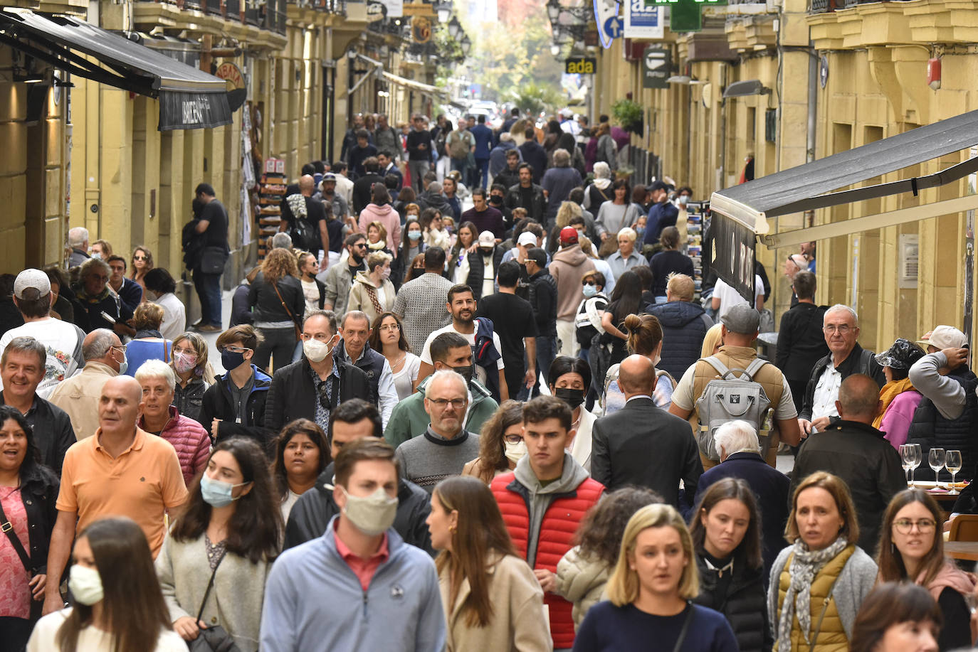 Fotos: Turistas llenan las calles y la hostelería de Gipuzkoa