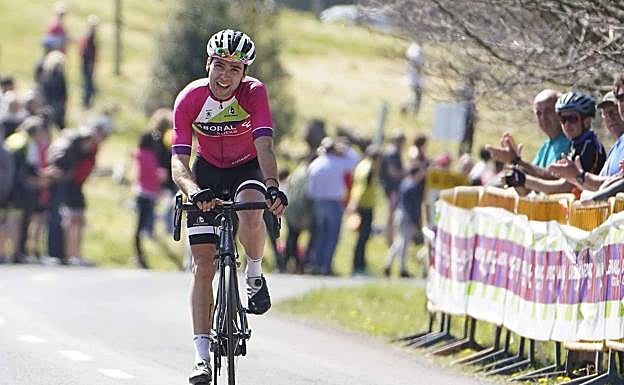 Euskaltel-Euskadi sube a Asier Etxeberria, que sigue el camino de Iribar 