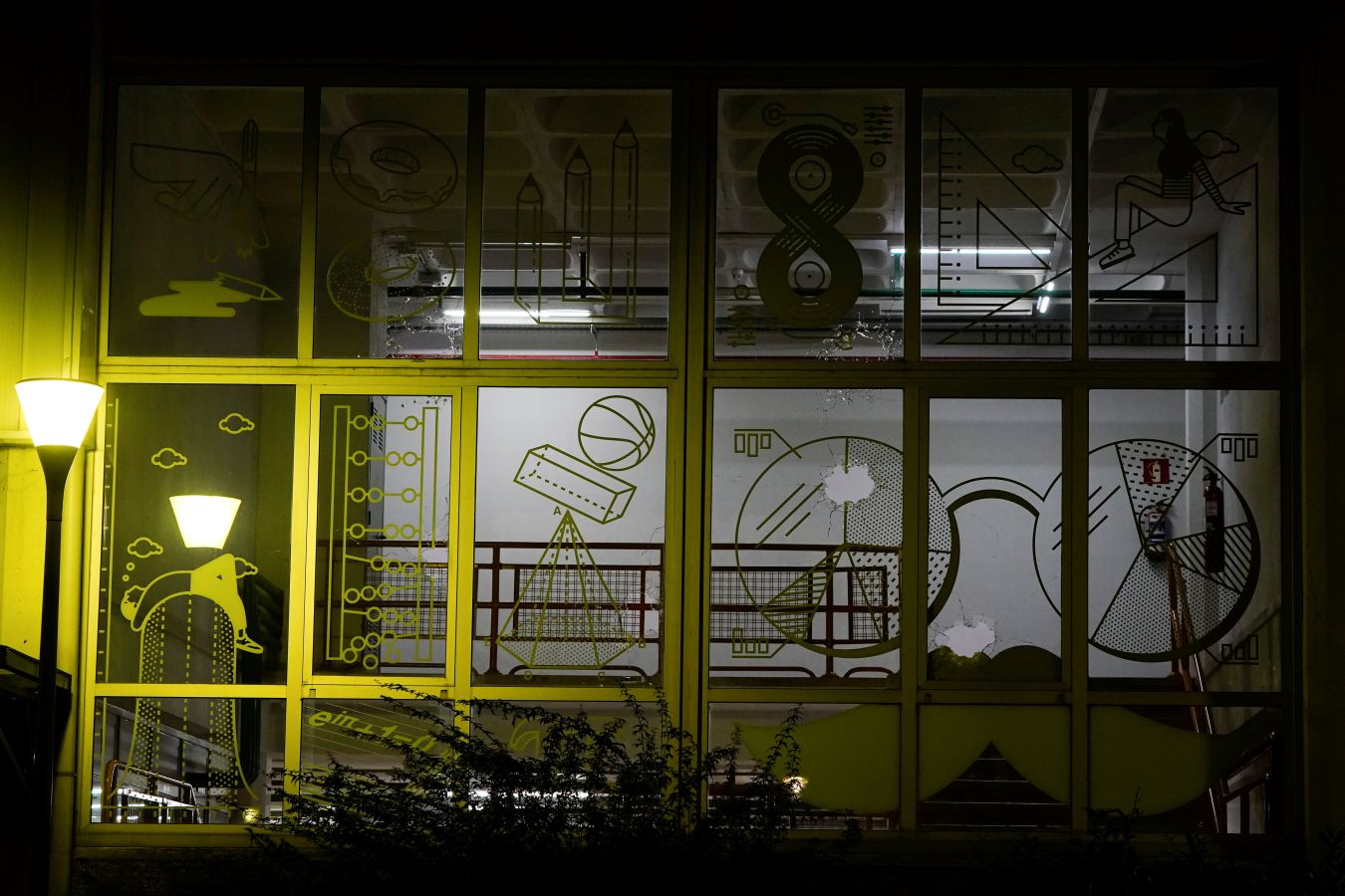 Fotos: Un hombre armado irrumpe en el campus de Leioa de la UPV/EHU