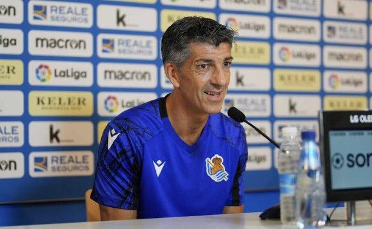 El entrenador de la Real Sociedad, Imanol Alguacil, durante una rueda de prensa.