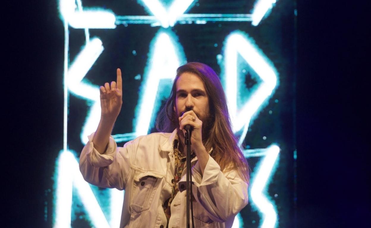 El cantante barcelonés Carlos Sadness en un concierto. 
