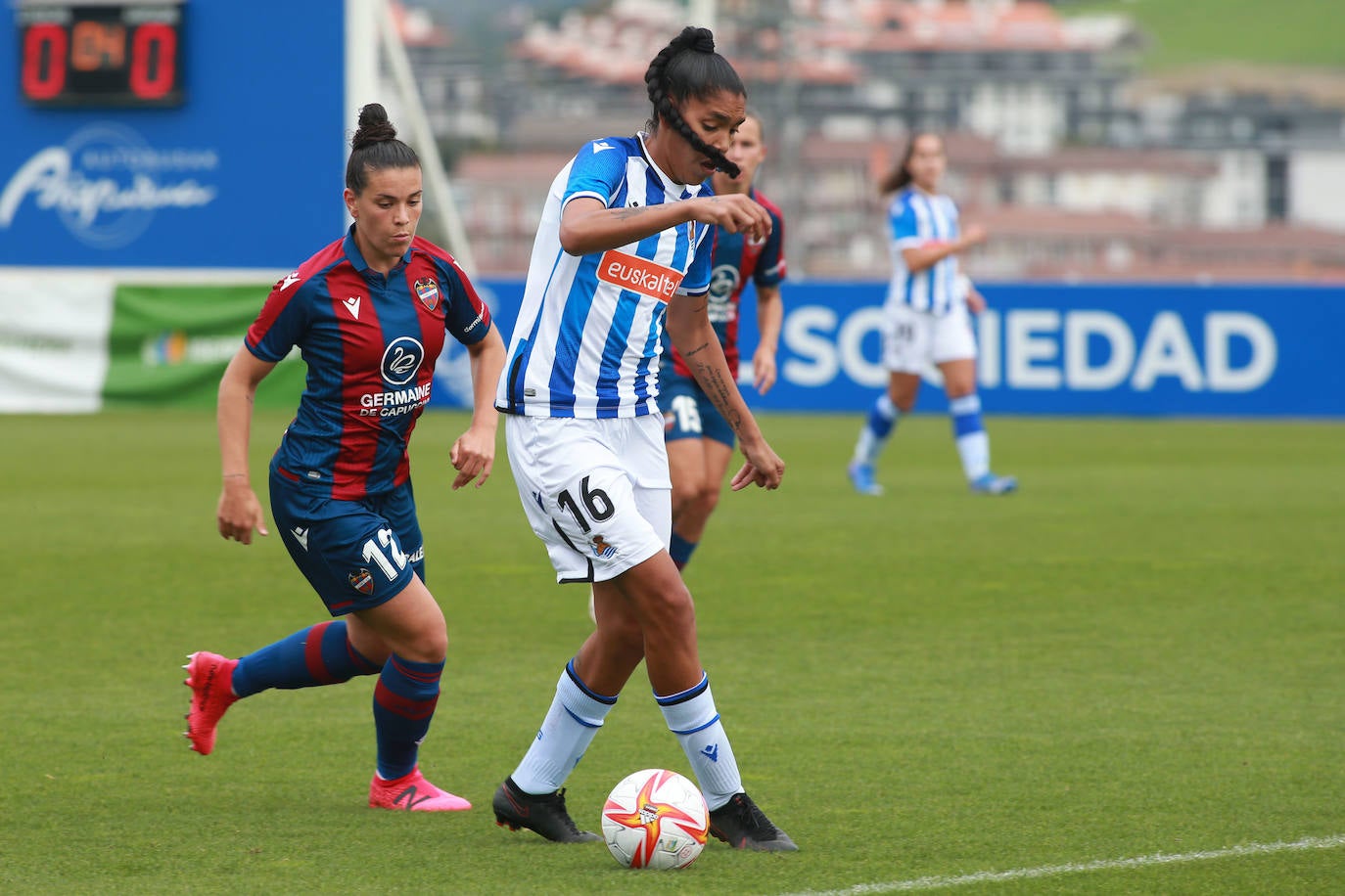 Fotos: La Real pierde su condición de invicta tras caer ante el Levante