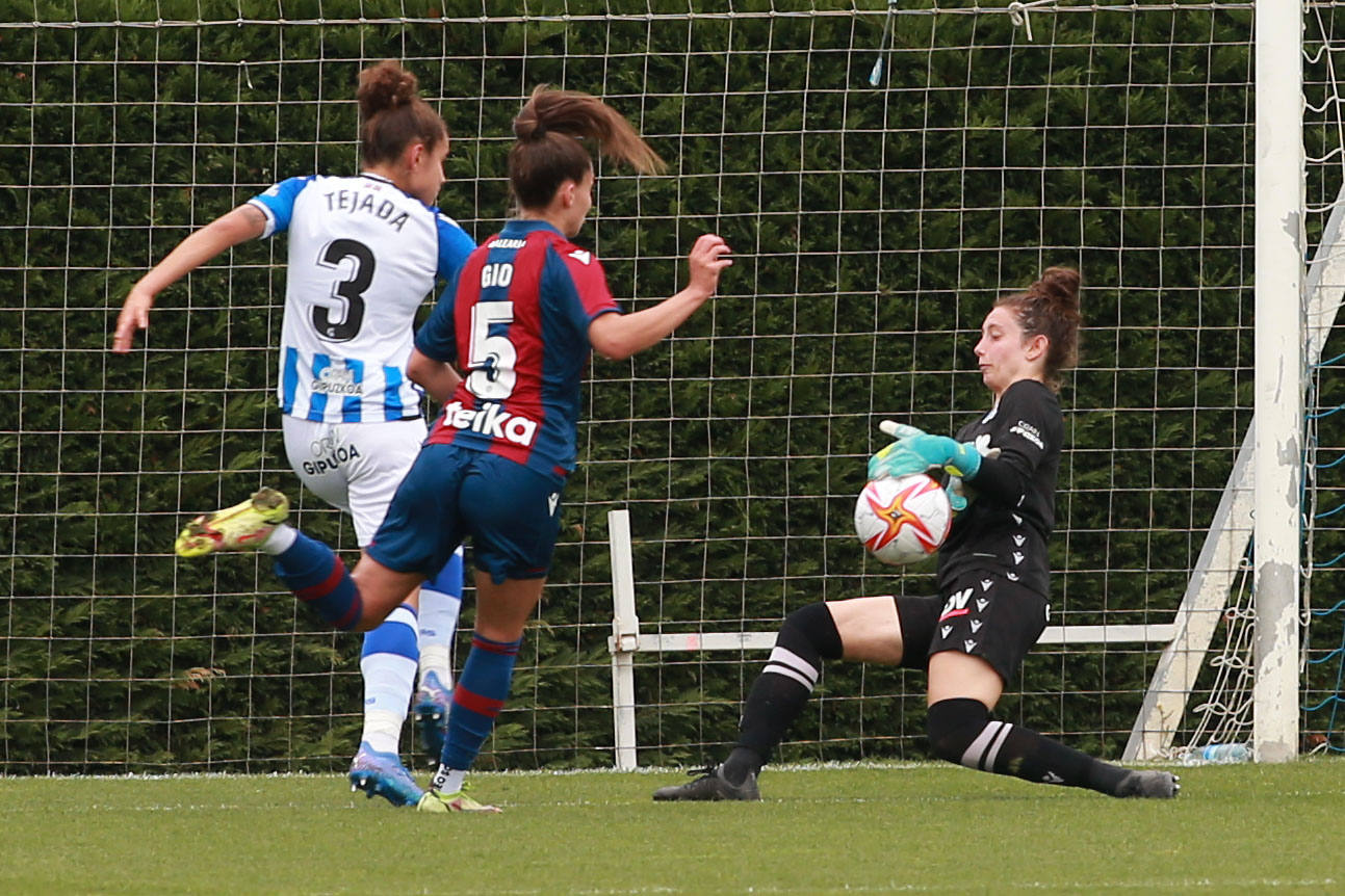 Fotos: La Real pierde su condición de invicta tras caer ante el Levante