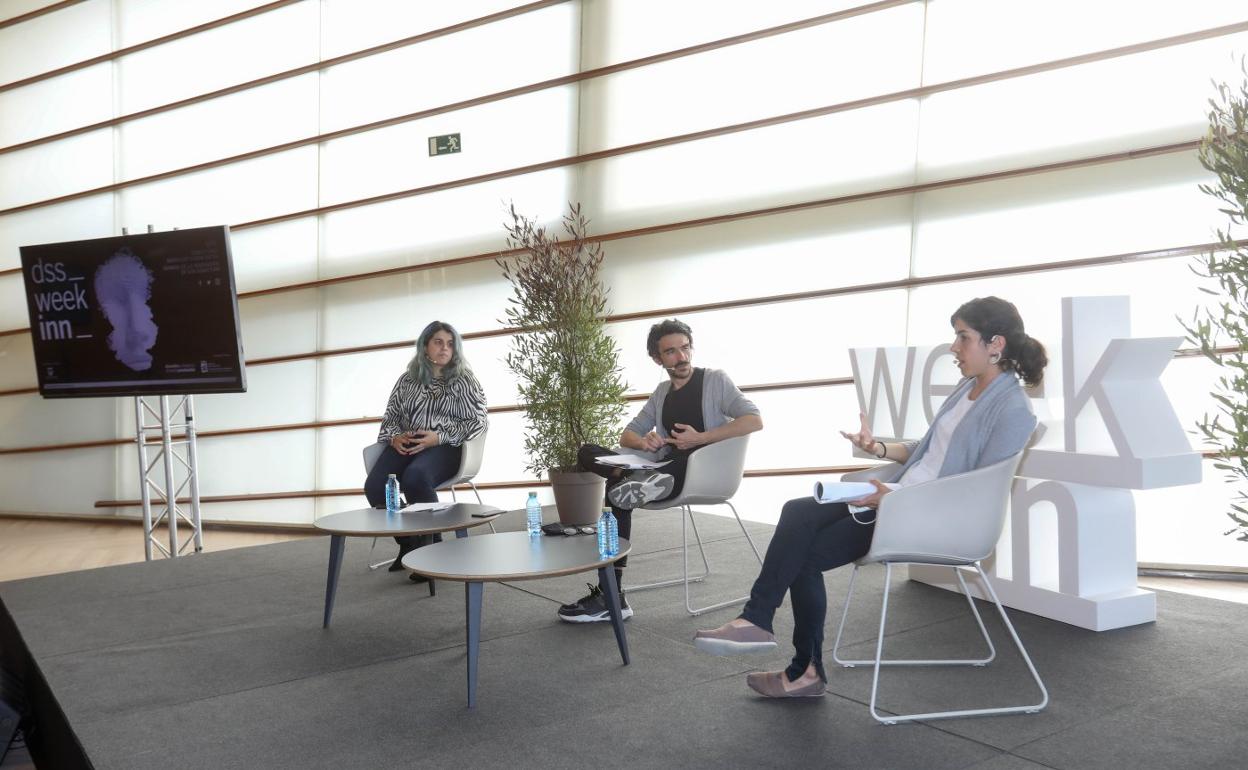 Un momento de la mesa redonda celebrada en el vestíbulo del Kursaal dentro de la octava DSS WeekINN. 