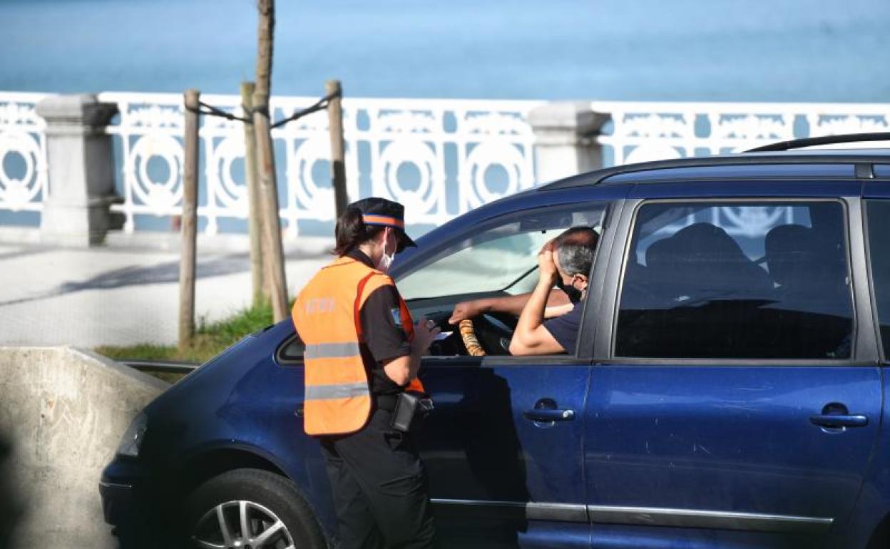 Un conductor, desolado tras recibir una sanción. 