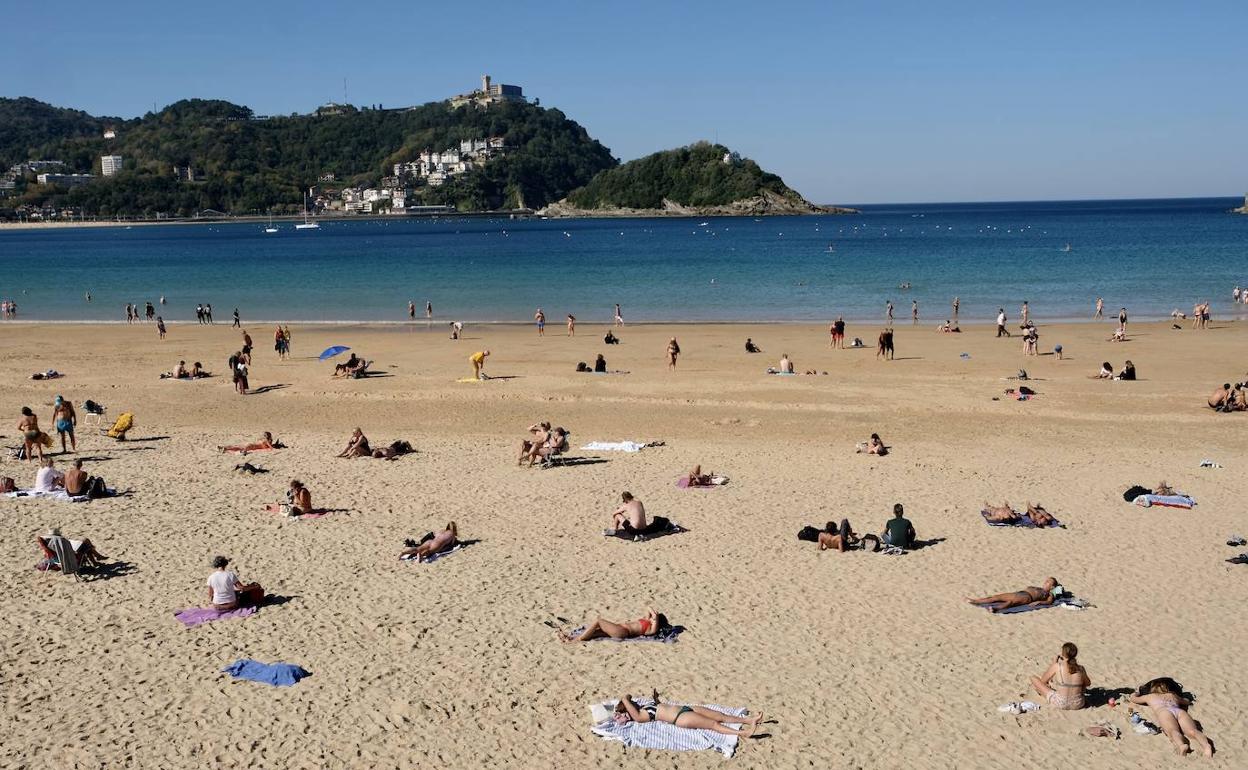 Apurando las últimas horas del 'veroño' en La Concha