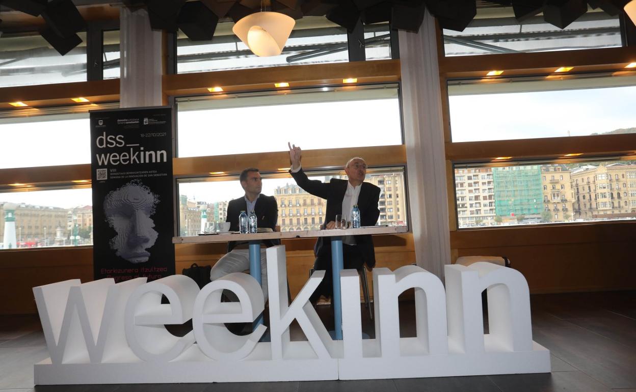 Javier Apalategui y Xavier Marcet, durante la charla. 