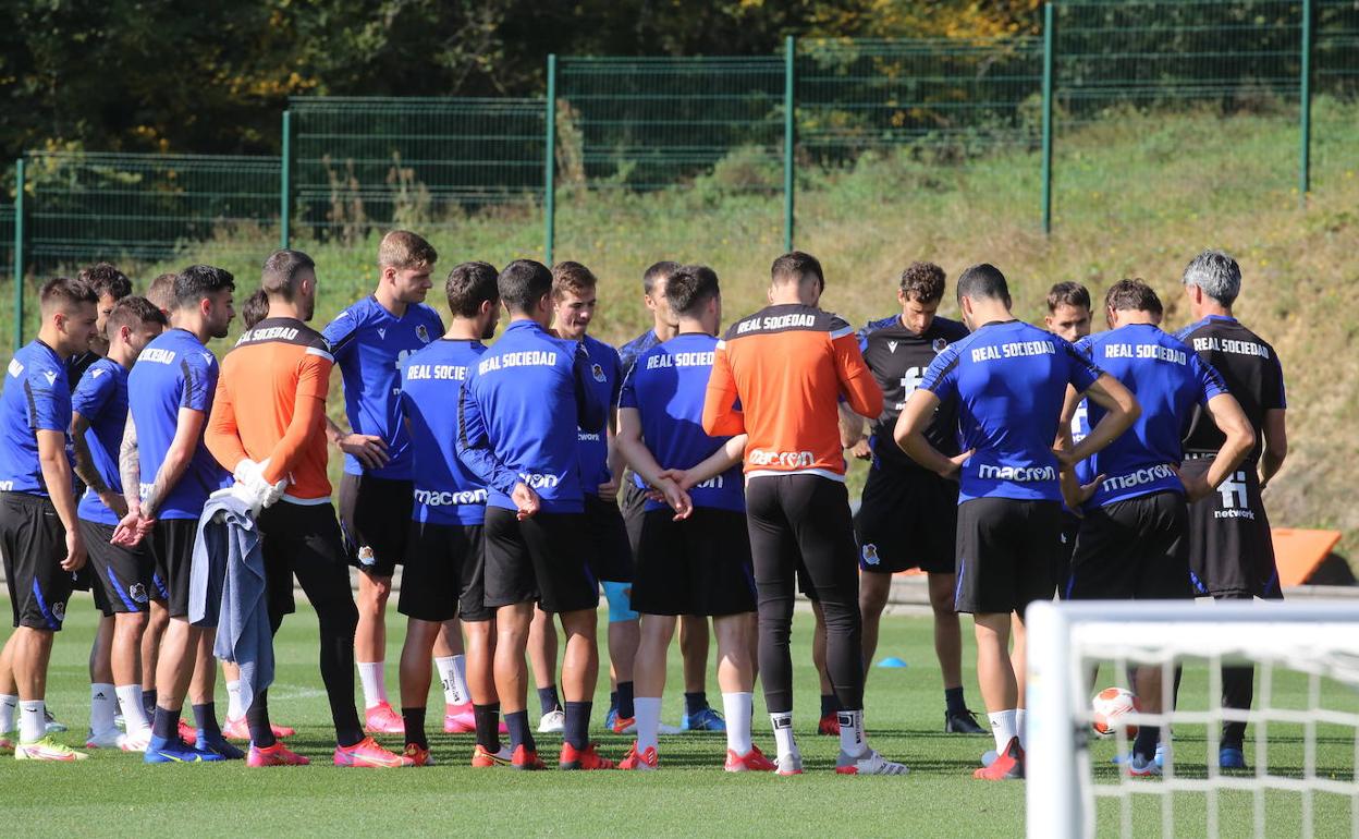 Convocatoria: La Real Sociedad viaja con 22 futbolistas a Austria para medirse al Sturm Graz