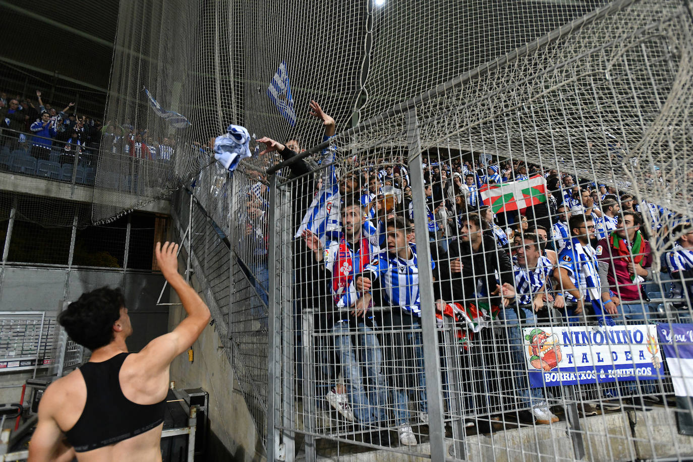 Los aficionados de la Real Sociedad se dejaron ver en las calles de la ciudad austriaca en las horas previas al decisivo choque ante el Sturm Graz. 