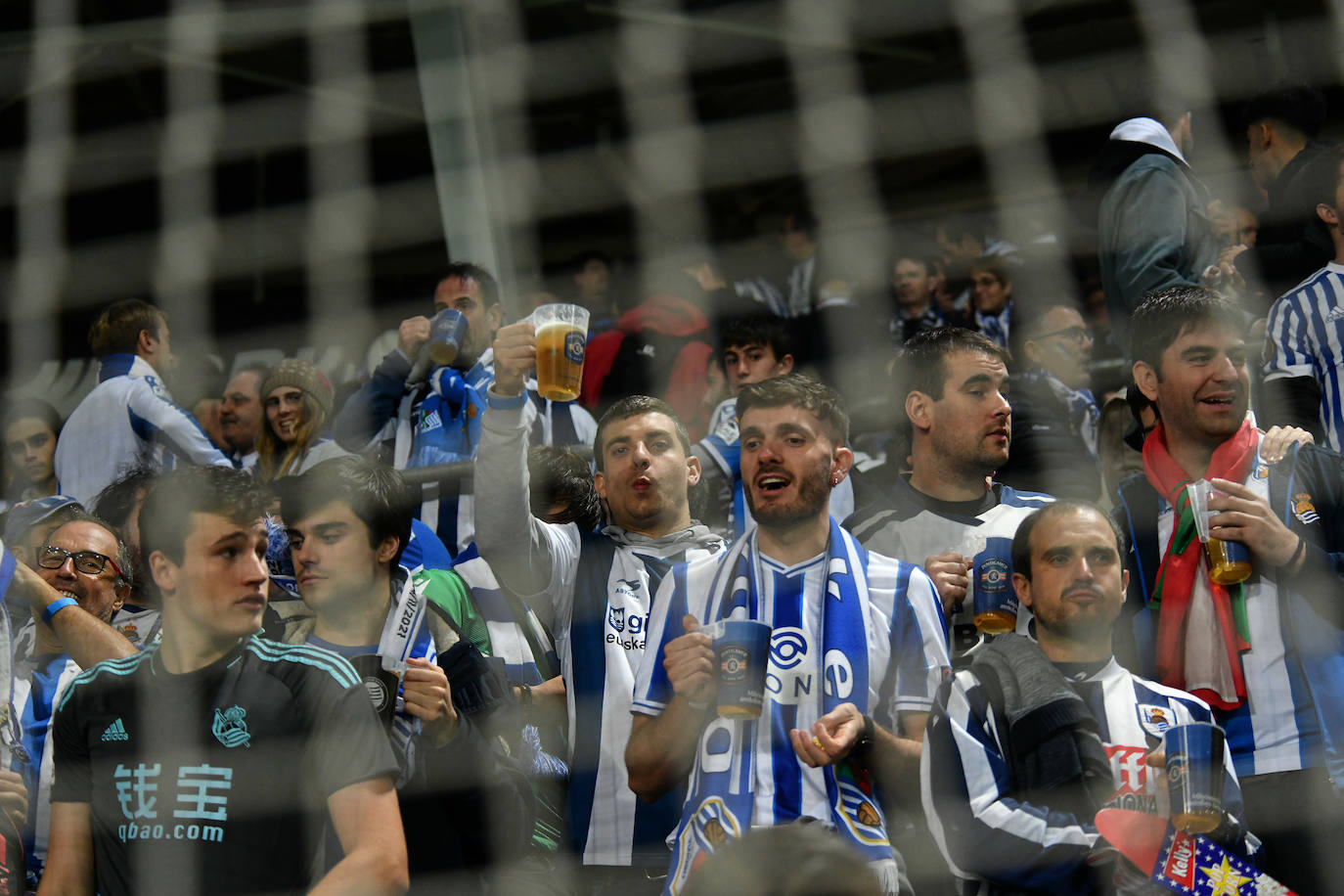 Los aficionados de la Real Sociedad se dejaron ver en las calles de la ciudad austriaca en las horas previas al decisivo choque ante el Sturm Graz. 