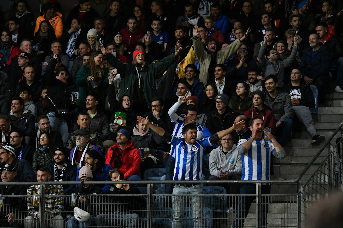 Los aficionados de la Real Sociedad se dejaron ver en las calles de la ciudad austriaca en las horas previas al decisivo choque ante el Sturm Graz. 