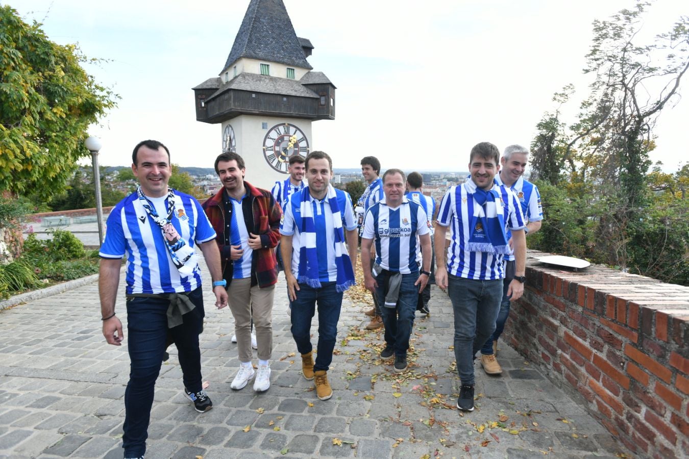 Los aficionados de la Real Sociedad se dejaron ver en las calles de la ciudad austriaca en las horas previas al decisivo choque ante el Sturm Graz. 