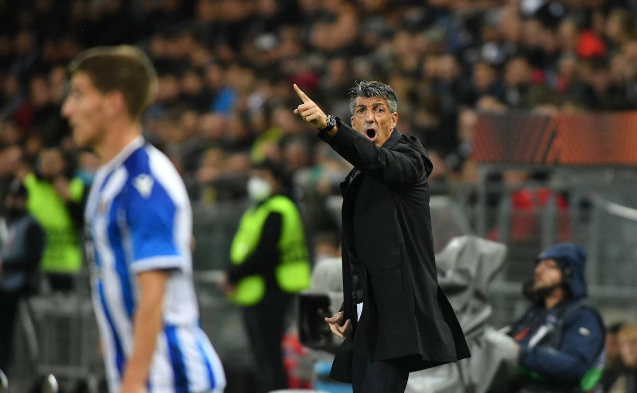 Imanol da instrucciones durante el partido.