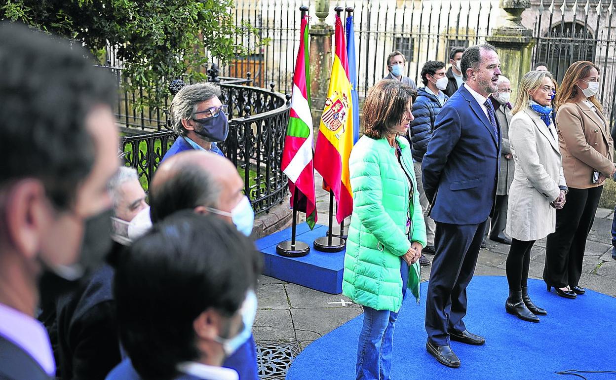 Carlos Iturgaiz presidió el acto del PP vasco para conmemorar el Estatuto de Gernika. 