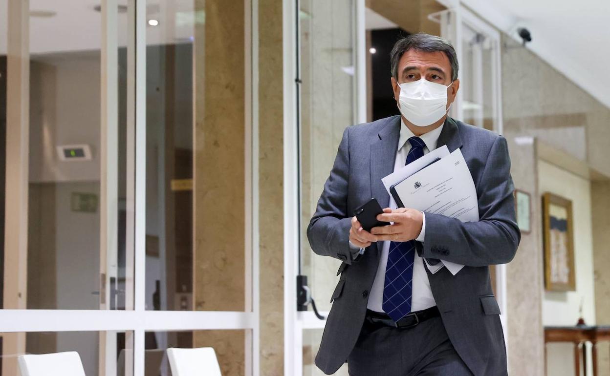 Aitor Esteban, en los pasillos del Congreso.