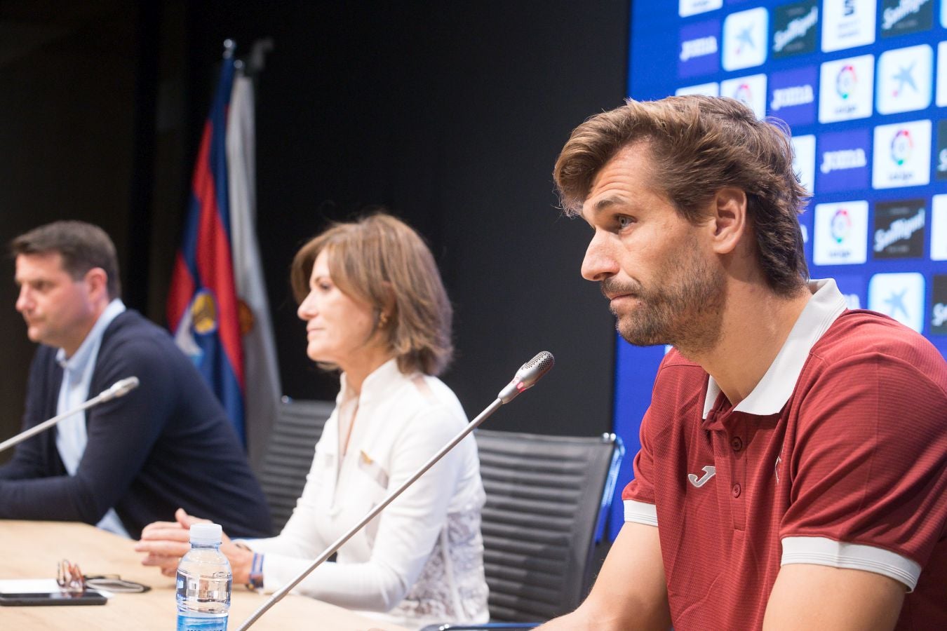 Fotos: Llorente se viste por primera vez de azulgrana