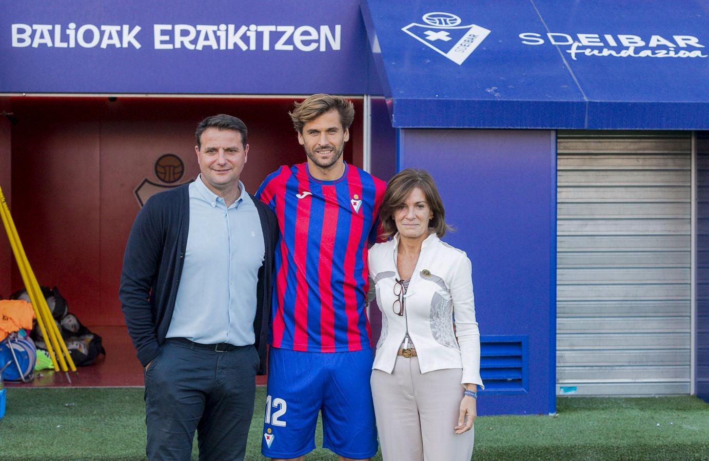 Fotos: Llorente se viste por primera vez de azulgrana