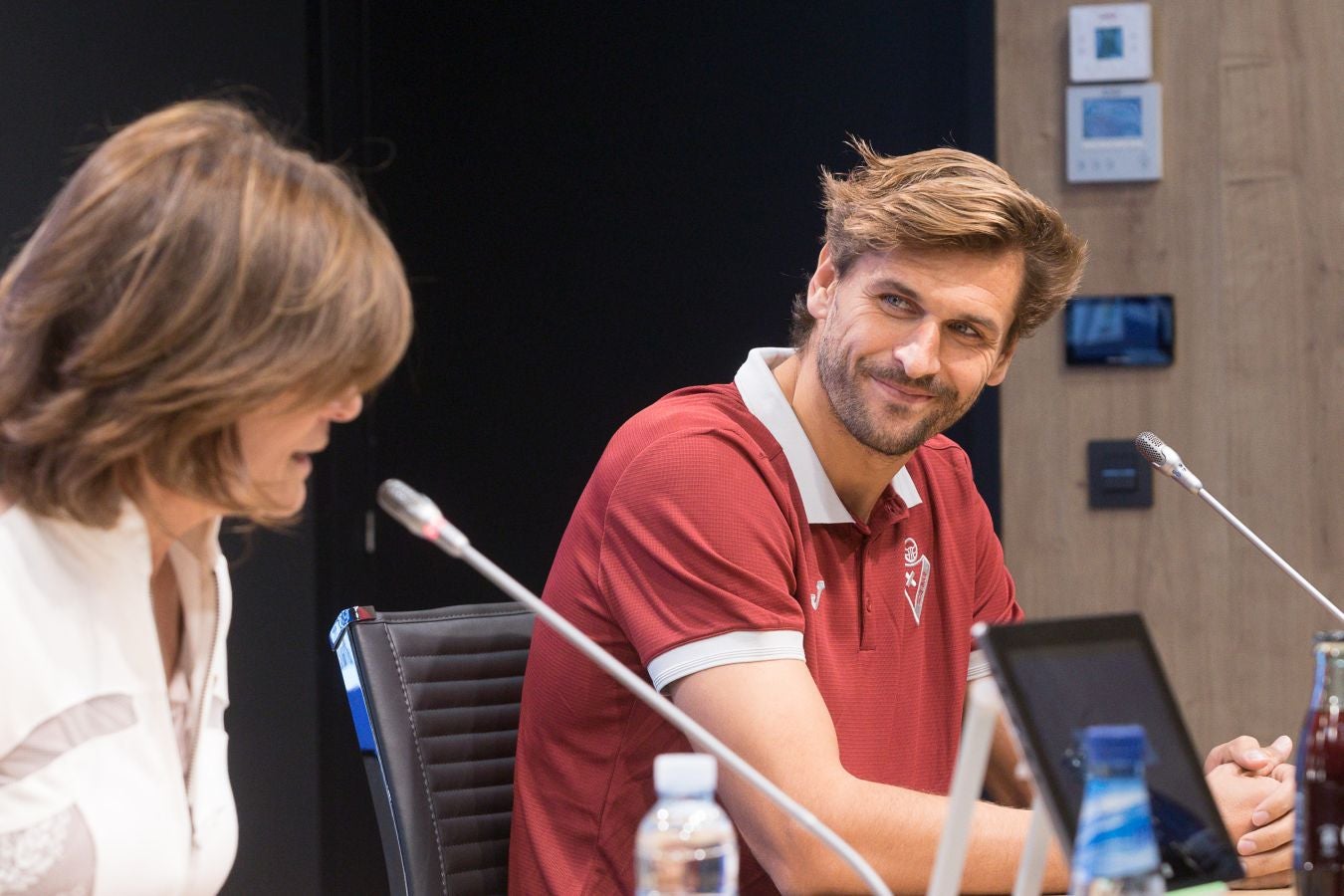 Fotos: Llorente se viste por primera vez de azulgrana