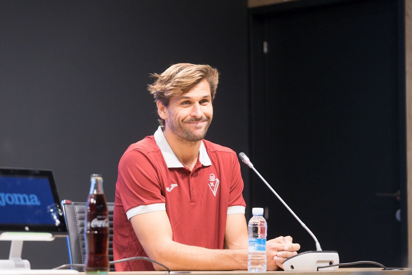 Fotos: Llorente se viste por primera vez de azulgrana