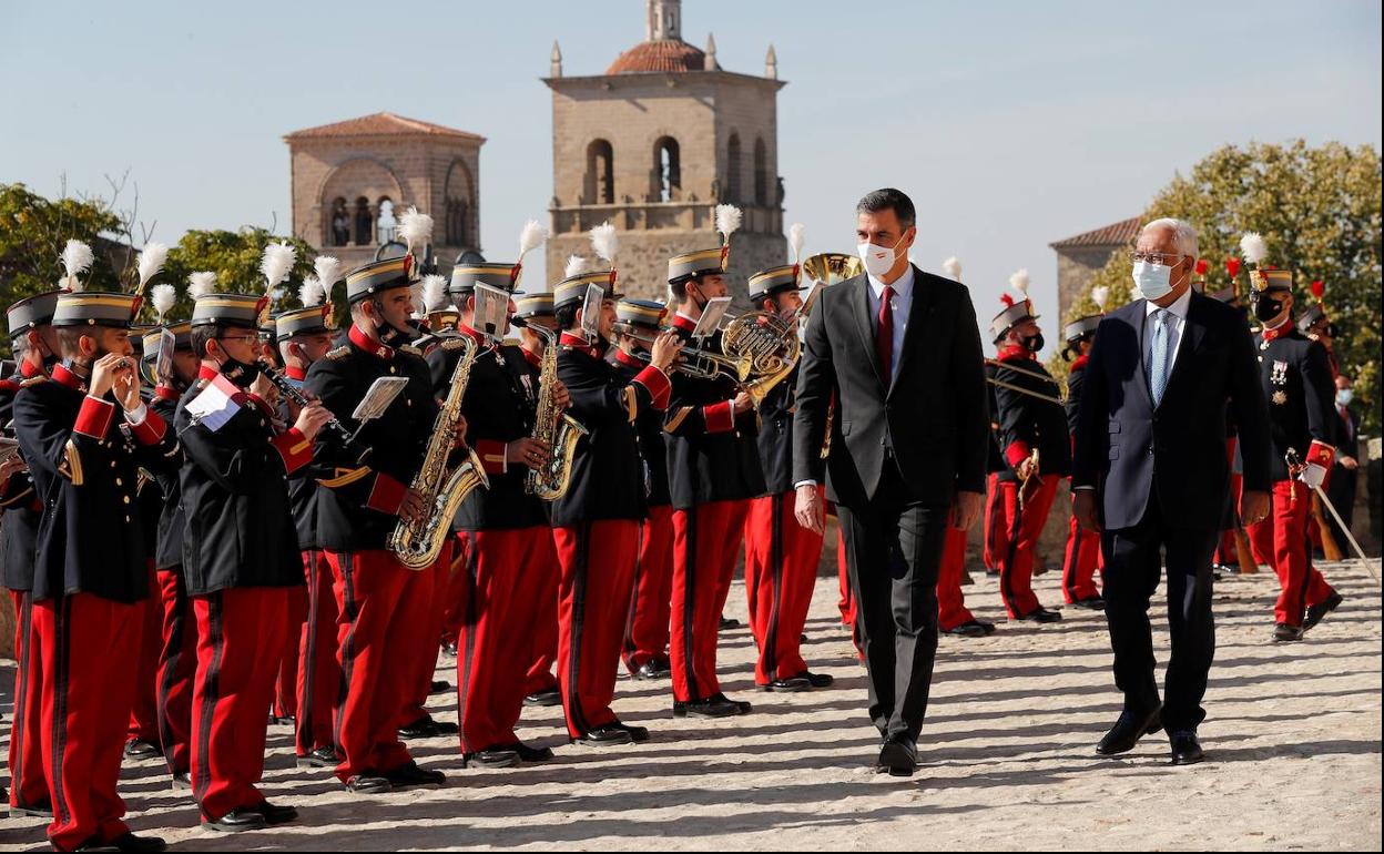 Pedro Sánchez y Antonio Costa, este jueves en Trujillo (Cáceres).