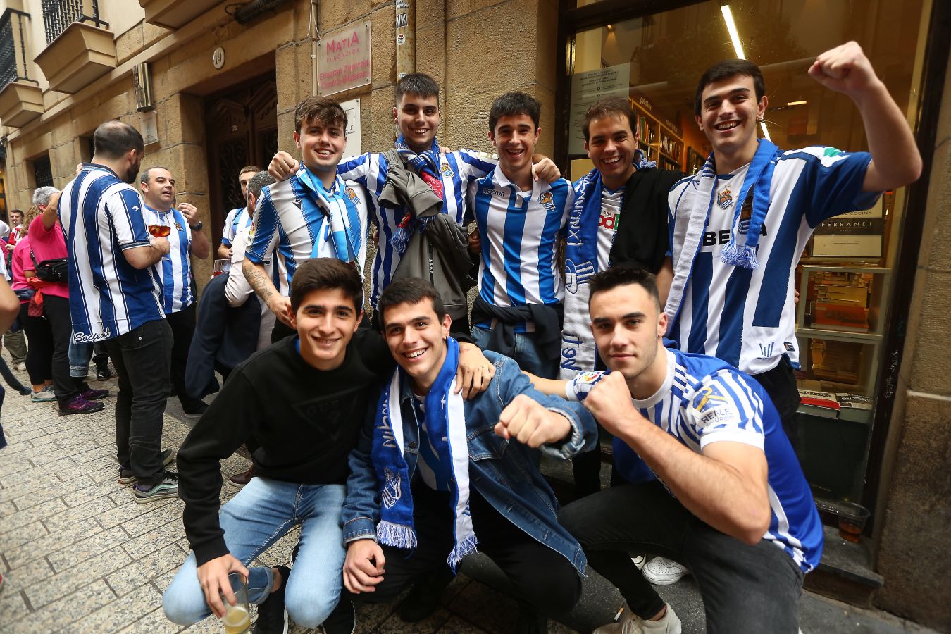 Fotos Real Sociedad - Athletic: Gran ambiente en los alrededores de Anoeta antes del derbi