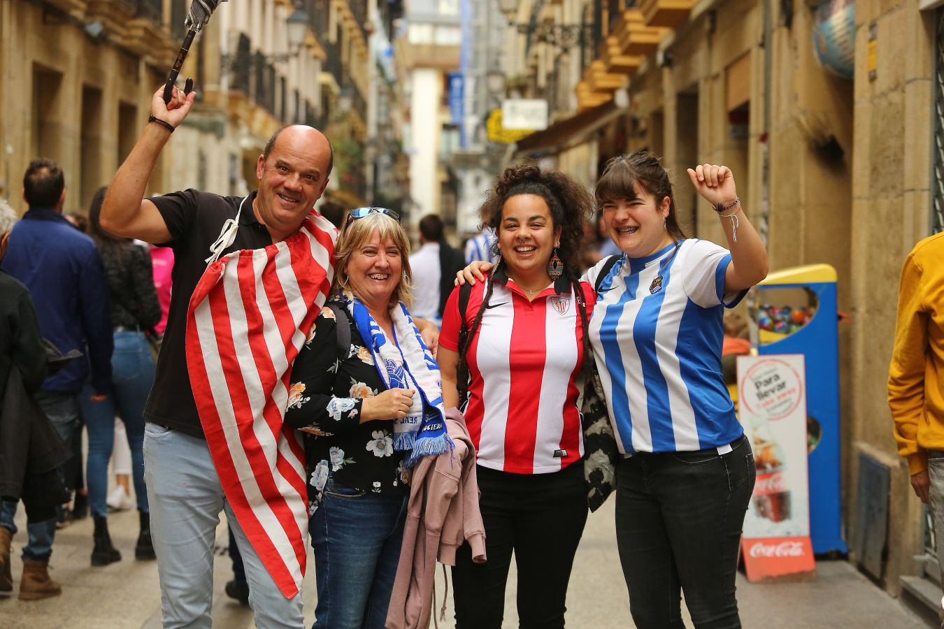 Fotos Real Sociedad - Athletic: Gran ambiente en los alrededores de Anoeta antes del derbi