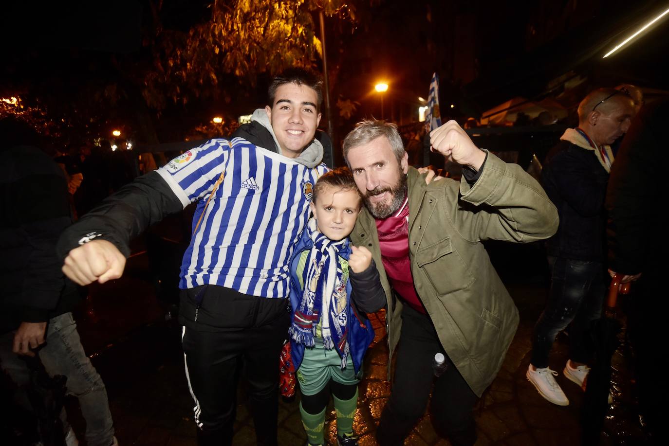 Fotos Real Sociedad - Athletic: Gran ambiente en los alrededores de Anoeta antes del derbi