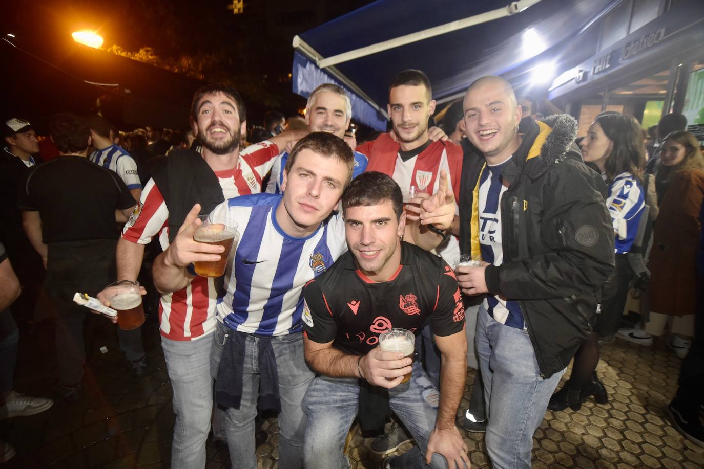 Fotos Real Sociedad - Athletic: Gran ambiente en los alrededores de Anoeta antes del derbi