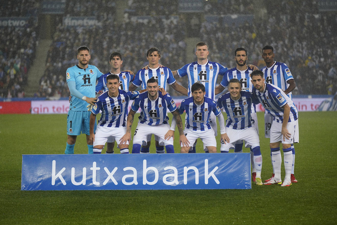 Fotos: Ambiente espectacular en Anoeta para disfrutar del derbi