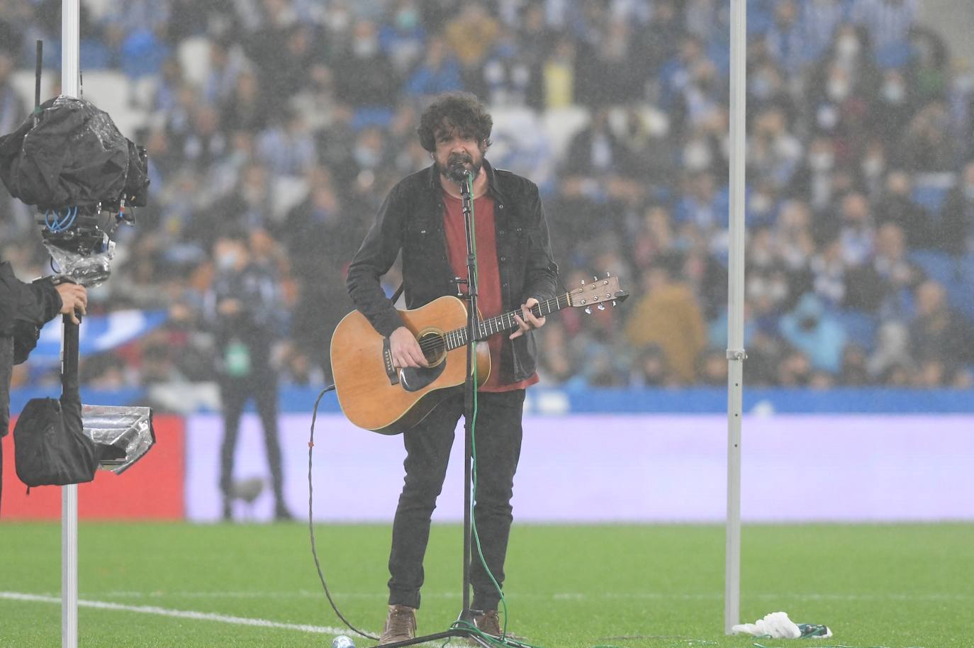 Fotos: Ambiente espectacular en Anoeta para disfrutar del derbi