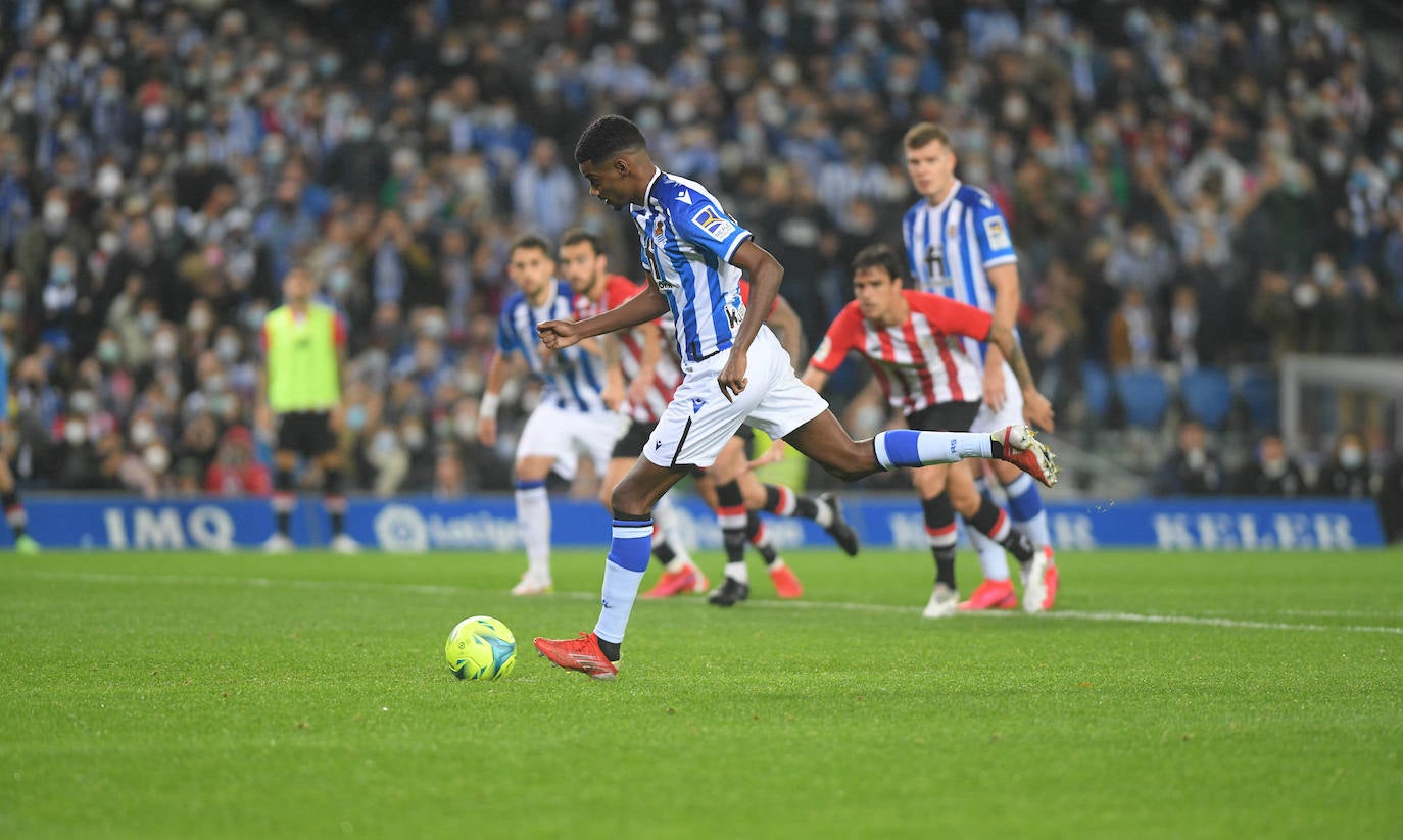 Fotos Real Sociedad - Athletic: Las mejores imágenes del derbi entre la Real Sociedad y el Athletic