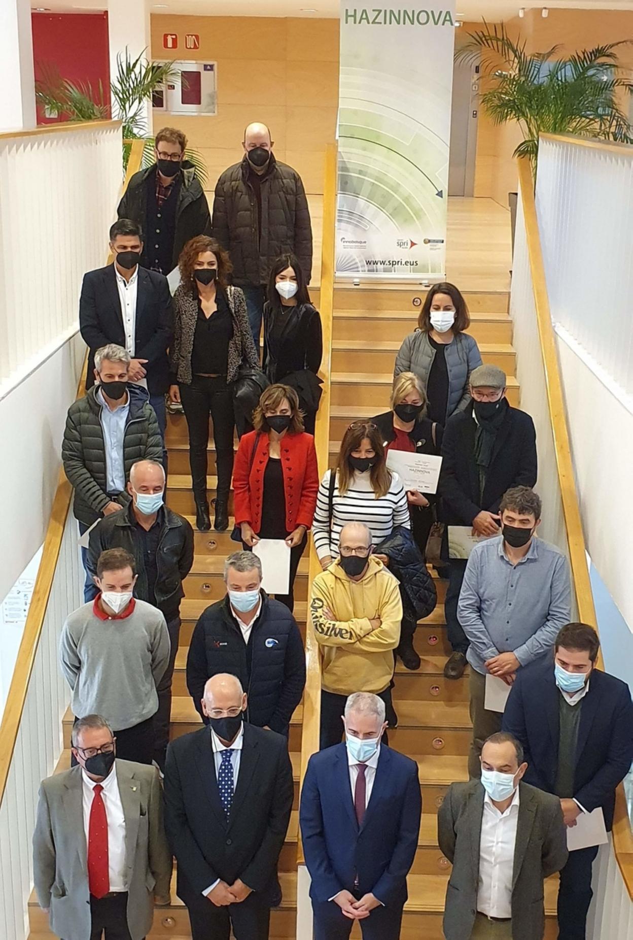 Varias empresas recogieron en Ficoba sus diplomas en un acto que contó con Miguel Ángel Sánches (Oarsoaldea), Gotzon Bernaola (Innobasque), Aitor Urzelai (Spri) y Miguel Ángel Páez (Bidasoa activa). 