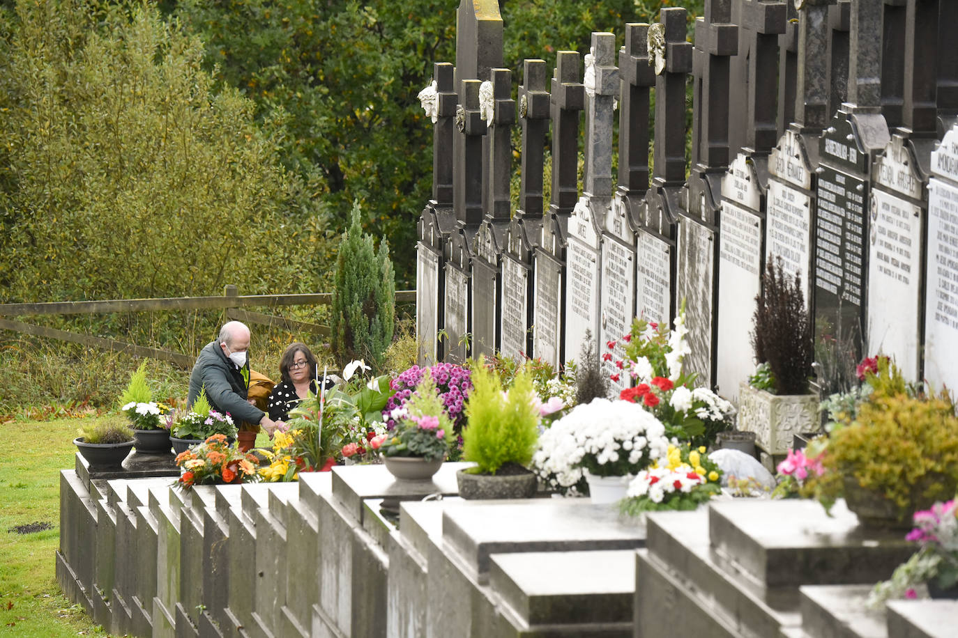 Fotos: Visitas y flores en los cementerios guipuzcoanos