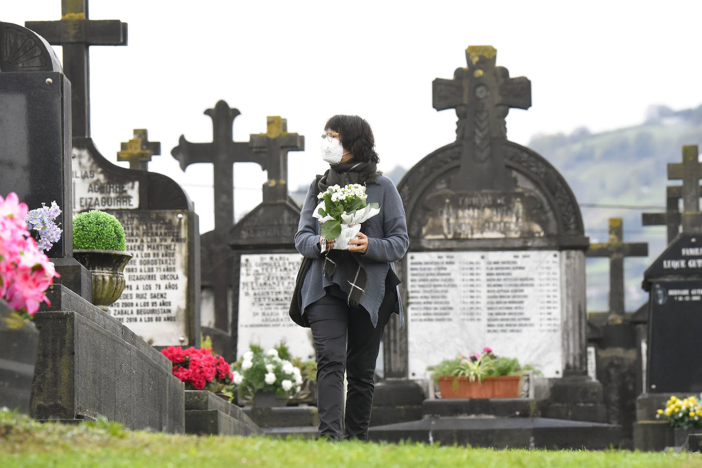 Fotos: Visitas y flores en los cementerios guipuzcoanos