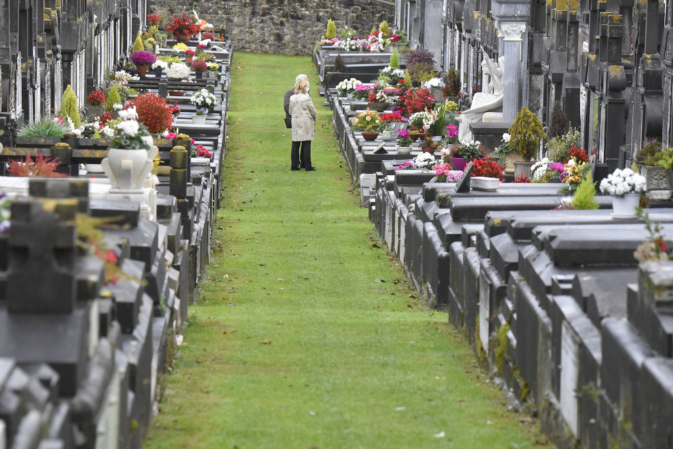 Fotos: Visitas y flores en los cementerios guipuzcoanos