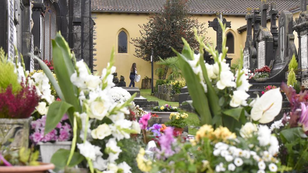 Visitas y flores en los cementerios guipuzcoanos