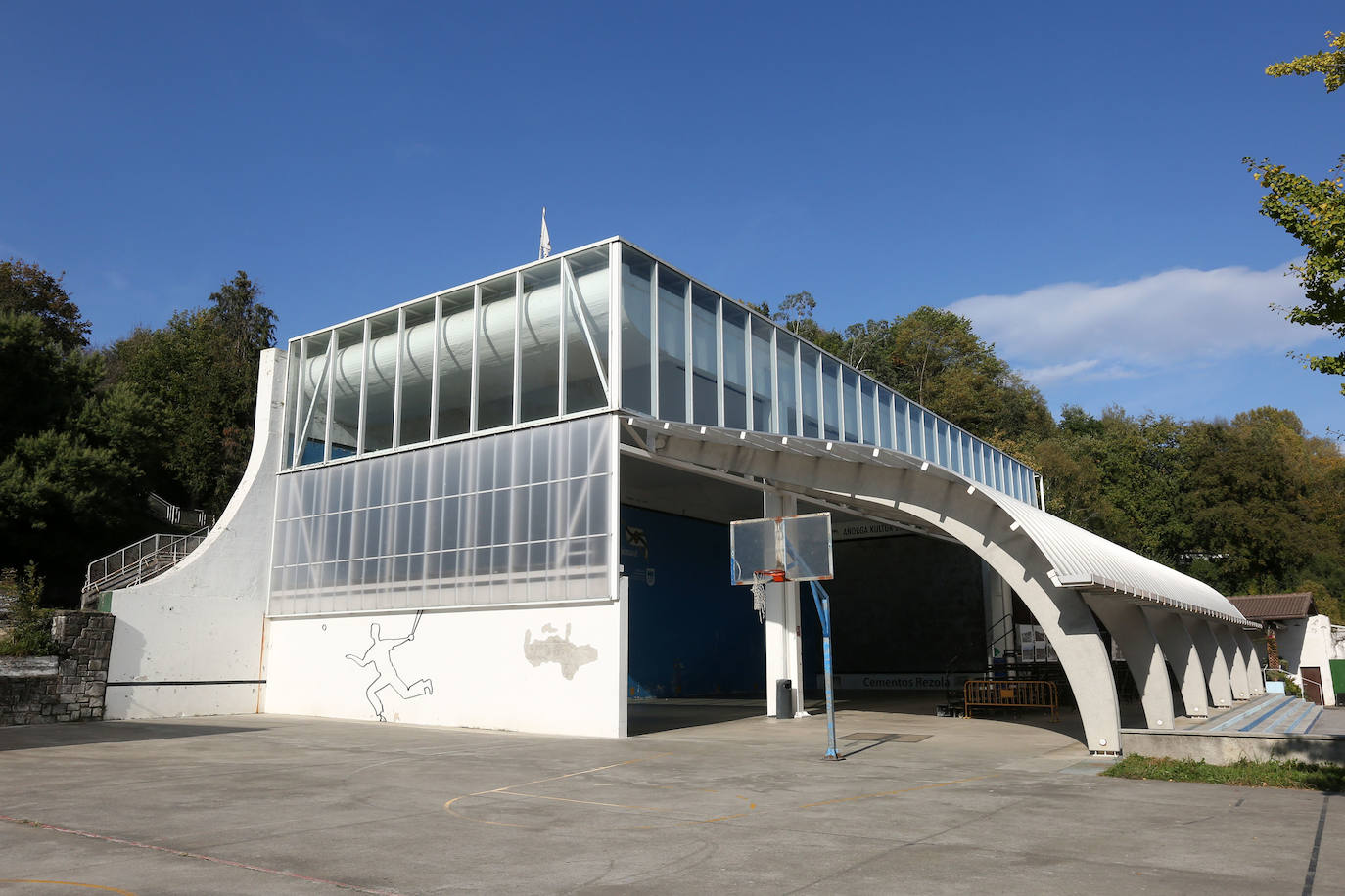 La expresividad del hormigón en la cubierta del frontón de Añorga. 