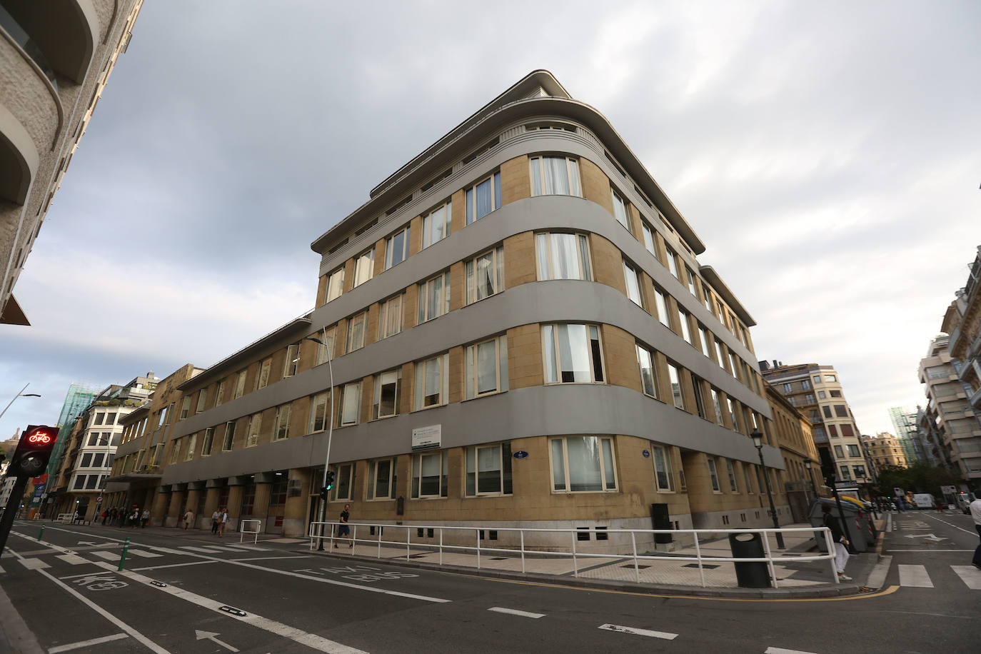 El antiguo parque de bomberos de la calle Easo, obra de Juan Rafael Alday. 