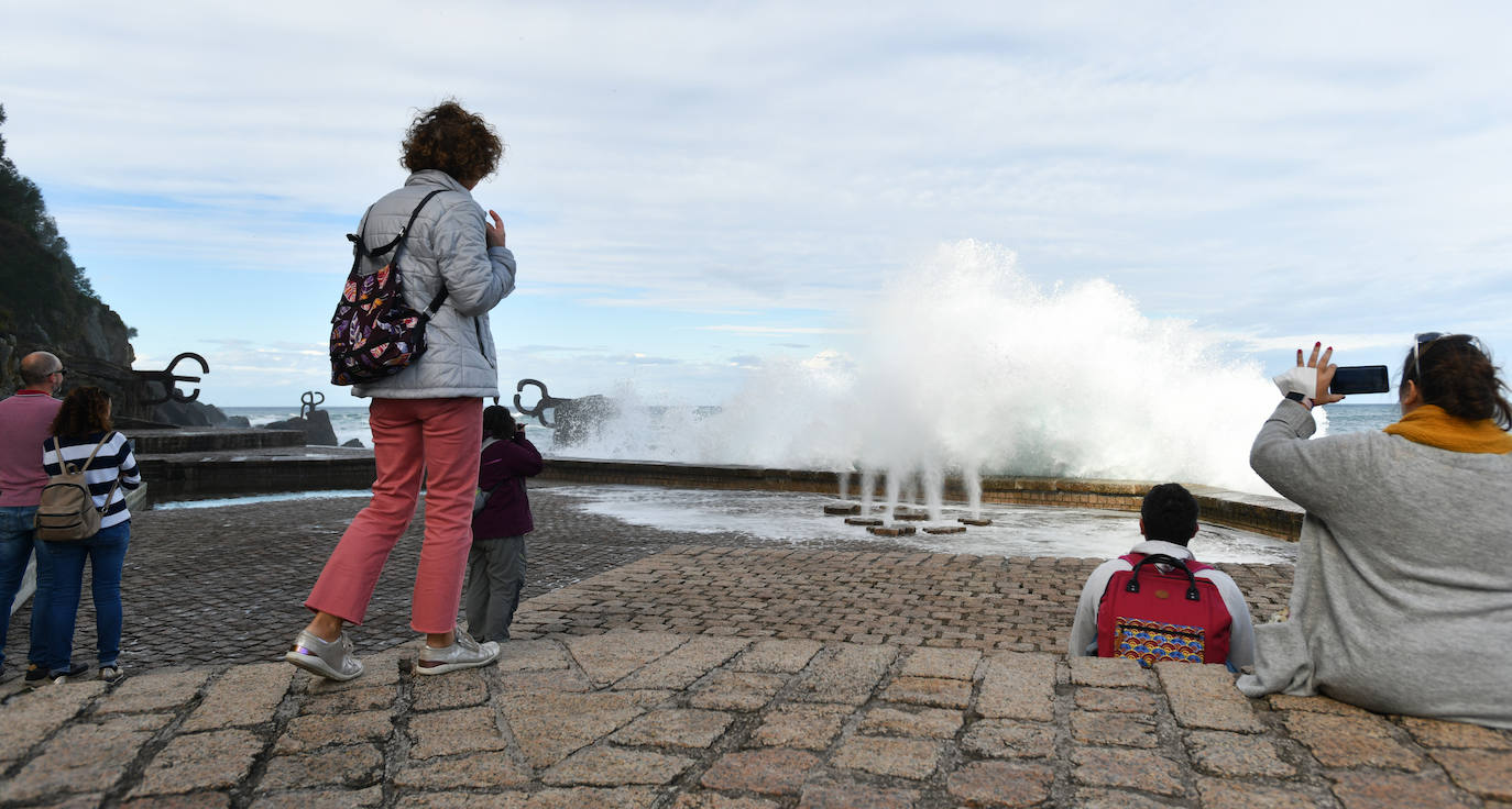 Fotos: Activan el aviso amarillo por galerna para esta tarde