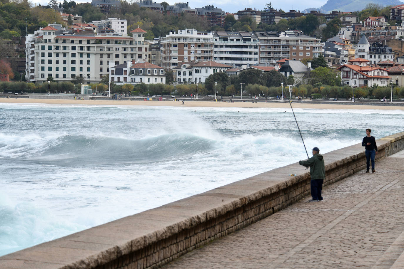 Fotos: Activan el aviso amarillo por galerna para esta tarde