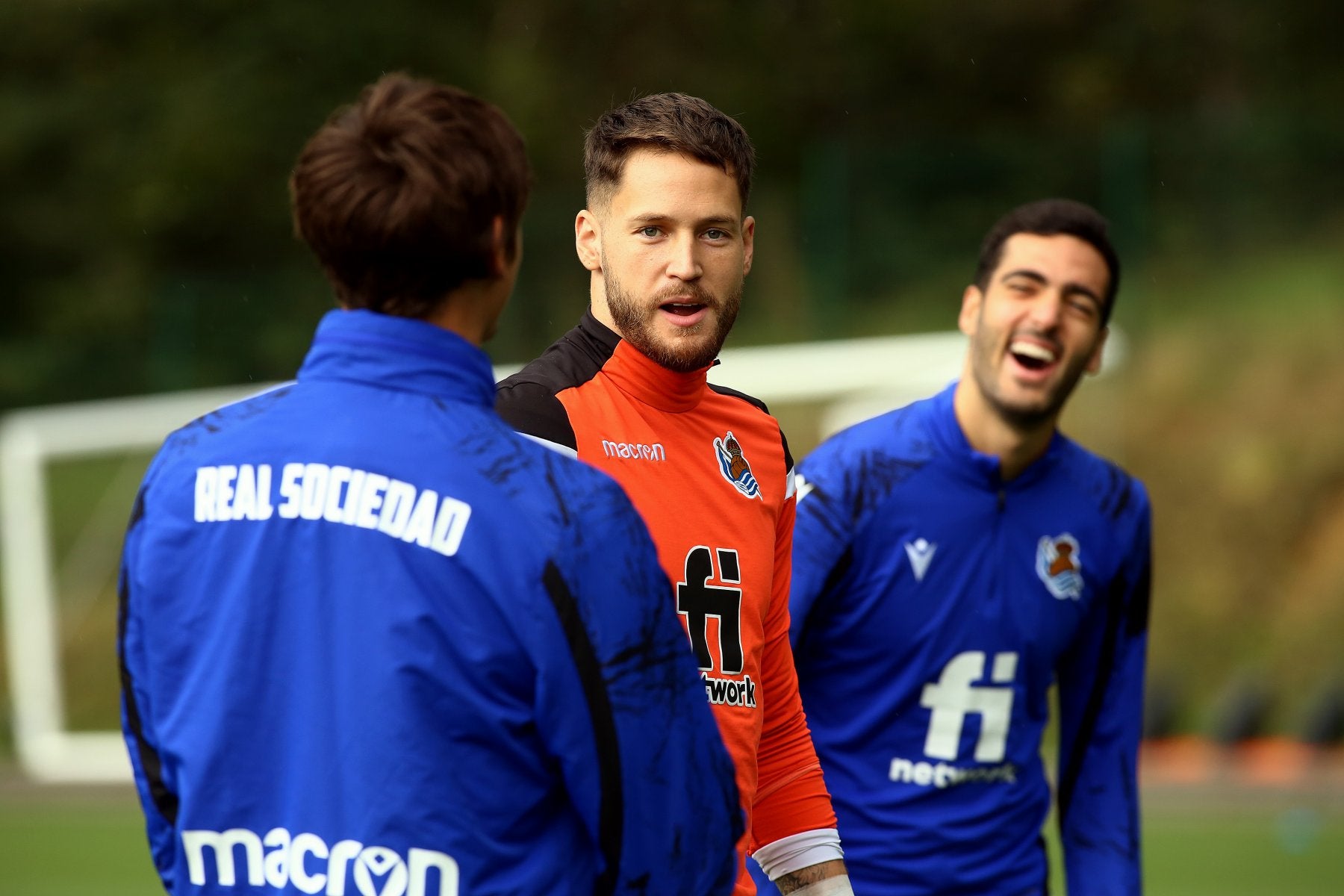 Le Normand, Remiro y Merino, sonrientes ayer en el entrenamiento en Zubieta. 