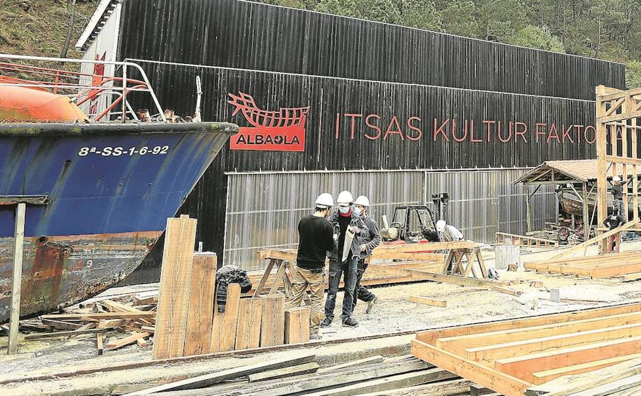 La inversión en Albaola permitirá resolver problemas estructurales del astillero. 